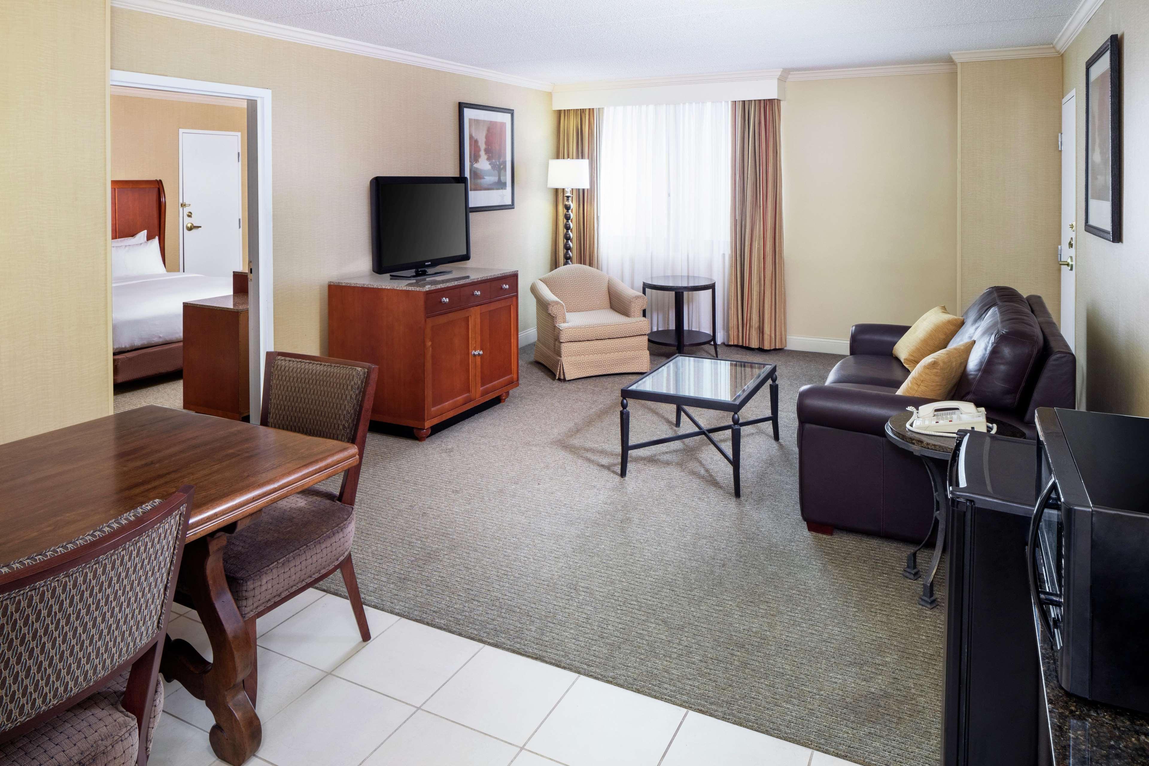 Doubletree By Hilton Cleveland East Beachwood Exterior foto